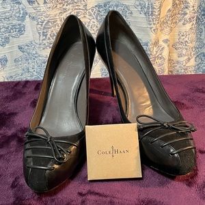 Cole Haan Black Leather/Suede 90mm Pumps (3.5 inch heel) - Size 8B